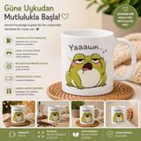 Tişört Kodu “yaaawn…” Sevimli Kurbağa Porselen Kupa – Eğlenceli Kahve Kupası | Sabah Modu - Beyaz