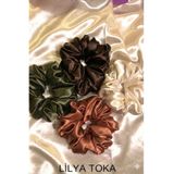TOKALİLYA Kadın lastikli 4Lü Çapı 15 Cm Saten Saç Lastik Simit Scrunçhie Toka Seti