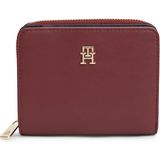 Tommy Hilfiger Kadın Çakıl Taneli Yüzey Th Monogram Logolu Fermuarlı ve Çıtçıt Kapamalı Bordo Cüzdan AW0AW17742-XUT