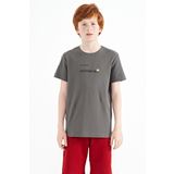 Tommy Life 11117 Koyu Gri Baskı Detaylı O Yaka Standart Kalıp Erkek Çocuk T-Shirt