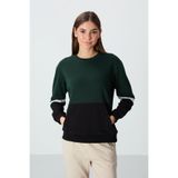 TOMMY LIFE Çam Yeşili Kompakt Pamuklu Kalın Pürüzsüz Dokulu O Yaka Standart Kalıp Kadın Sweatshirt - 97289