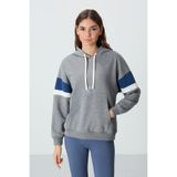 TOMMY LIFE Gri Melanj Kompakt Pamuklu Kalın Pürüzsüz Dokulu Kapüşonlu Standart Kalıp Kadın Sweatshirt - 97290