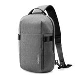tomtoc Erkekler için Sling/Crossbody Çanta, 11–14 İnç Laptop, iPad ve Nintendo Switch 2 Uyumlu, Suya Dayanıklı, Göğüs/Omuz ve Günlük/Outdoor Sırt Çantası