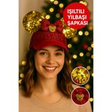 TOYFEST Işıltılı Kırmızı Payetli Yılbaşı Şapkası – Altın Kulaklı, Kurdele ve Ayıcık Figürlü Parti Aksesuarı PRTPN-SRKLK