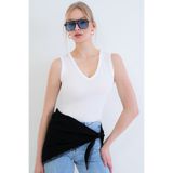 Trend Alaçatı Stili Beyaz V Yaka Kolsuz Bluz ALC-X15441