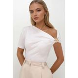 Trend Alaçatı Stili Beyaz Yıldız Aksesuarlı Tek Omuz Yazlık Bluz ALC-X14174
