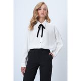 Trend Alaçatı Stili Kadın Beyaz Kadife Kurdela Detaylı Kontrast Düğmeli Oversize Dokuma Gömlek ALC-X14563