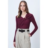 Trend Alaçatı Stili Kadın Bordo Asimetrik Yaka Aksesuar Detaylı Büzgülü Kaşkorse Bluz ALC-X14357