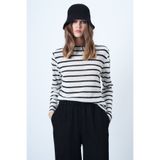 Trend Alaçatı Stili Kadın Ekru-Siyah Kayık Yaka Çizgili Oversize Basic Bluz ALC-X14542