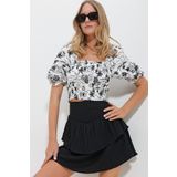 Trend Alaçatı Stili Kadın Siyah-Beyaz Kare Yaka Karpuz Kol Gipeli Crop Keten Bluz ALC-X11651
