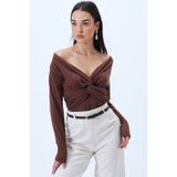 Trend Alaçatı Stili Kahverengi V Yaka Burgu Detaylı Likralı Örme Bluz ALC-X14299