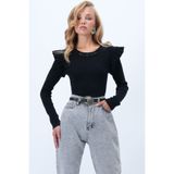 Trend Alaçatı Stili Siyah Bisiklet Yaka Kolu Fırfırlı Taş İşlemeli Kaşkorse Bluz ALC-X14386
