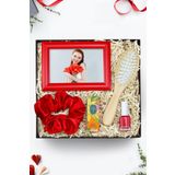 Trendmiya Kırmızı Çerçeve & Pastel Oje & Ahşap Tarak & Mini Kolonya & Saten Toka Hediye Seti