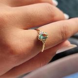 Tria Altın Yüzük - 14 Ayar Altın 1.05 Karat Tria Oval Topaz Taşlı Evlilik Teklifi Yüzüğü