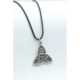 Triquetra Gümüş Kaplama Deri İp Kolye