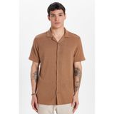 Tudors Erkek Slim Fit Dar Kesim Kısa Kollu Örme Doku Apaş Yaka Kahverengi Gömlek