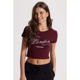 Tudors Kadın Slim Fit Dar Kesim %100 Pamuk Bisiklet Yaka Kısa Kollu Baskılı Bordo Crop Tişört Bluz