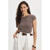 Tudors Kadın Slim Fit Dar Kesim Kısa Kollu Kayık Yaka Kahverengi Bluz