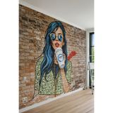 Tuğla Duvar Fonu Üzerinde Kahve İçen Kadın İllüstrasyonlu Tek Parça Tekstil Duvar Kağıdı, 400 x 260