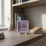 Tuğra Hat Sanatı Temalı Minimalist Dekoratif Obje, Yaşam Alanınız İçin Modern Manevi Dekor 10x10 cm (Mor)