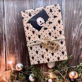 Tuğset Etiket Tuğset Yılbaşı Hediye Paketi 10'lu Açık Kahverengi Çam Desenli Pelur Kağıt 50 x 70 cm Ölçülerinde