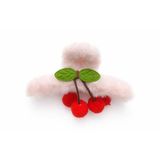 Tüylü Kirazlı Toka – Şık ve Sevimli Tasarım, Günlük ve Özel Gün Kullanımına Uygun Saç Tokası (Pembe)