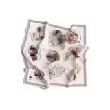 Twill Sulu Boya Geometrik Desenli Gri Renkli 90X90 Eşarp (İpek İçermez) Kenar Dikiş Şekli El Dikişli