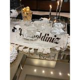 Unique Touch Şefaf Kare Pleksi Tepsi, 26,5X26,5X5 Cm, Sunum Servis Tepsisi ,Gümüş Renkte Hoşgeldiniz Yazılı