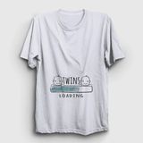 Unisex Beyaz Twins Loading Boys Yükleniyor Doğum Hamilelik T-Shirt 535390TT