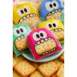 Uravas Store 100 Adet Karışık Canavar Desenli Bantlı Hediye Poşeti (10X15CM) | Gıda Saklamaya Uygun Renkli ve Desenli Bantlı Poşet, Kendinden Yapışkanlı Bantlı, Pratik Kullanım, Desenli Hediye Poşeti