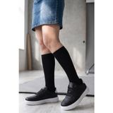 Urban Pure Black Comfort: Minimalist Siyah Kadın Spor Ayakkabı