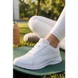 Urban Pure Comfort: Minimalist Beyaz Kadın Spor Ayakkabı