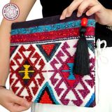 Uretti - Sümeyya 2589 9816 El Yapımı Etnik Kilim Desen Bordo Boncuk Işlemeli Siyah Püsküllü Clutch Çanta - En: 29 cm Boy: 23 cm - Kırmızı
