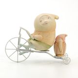 US 5,88 inç Joy is Riding with You Üç Tekerlekli Bisiklet Figürü, Pastel Renk