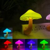 UTLK [1 Paket] Plug-in LED Mantar Gece Lambası Alacakaranlıktan Şafağa Sensörlü, Fişli LED Yatak Sevimli Mantar Gece Lambası Duvar Lambası Çocuklar için Bebek Gece Lambaları (7 Renkli)