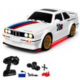 Uzaktan Kumandalı Retro Drift Arabası Retro Efsane Kasa 30 KM/H Sürat Yapabilen 4x4 Şarjlı Hız Ayarlı LED Işıklı 7 Farklı Renk 2 Farklı Mod (Beyaz)