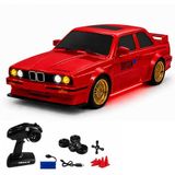 Uzaktan Kumandalı Retro Drift Arabası Retro Efsane Kasa 30 KM/H Sürat Yapabilen 4x4 Şarjlı Hız Ayarlı LED Işıklı 7 Farklı Renk 2 Farklı Mod (Kırmızı)