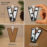 V Harf Yılbaşı Süsü – Mdf Çam Ağacı Desenli Asılabilir Dekor (5X5 Cm)