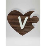 V Harfi (Sol Parça) – Ahşap Puzzle Kalp Harf Magnet – Buzdolabı Süsü – İkili Uyumlu (kod:1043)