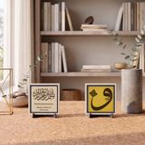 Vav Hat Yazısı ve Besmele Yazılı İkili Modern Masaüstü Dekoru 10x10 cm | Çalışma masanızda size eşlik edecek bu özel tasarım, aynı zamanda dostlarınıza sunacağınız kalıcı hatıradır.