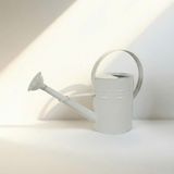 Vera Concept Store Olivia 3,5 Litre Metal Çiçek Bahçe Sulama Kabı – Modern Dekoratif Çok Amaçlı Sulak (Beyaz)