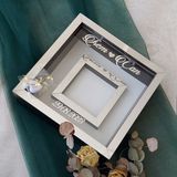 Verda Çerçeve 25X25 cm Fotoğraf Bölümlü Ledli Isimli Siyah-Gümüş Yarı Pleksi Kaplamalı Derin Anı Çerçevesi! Gül Kutusu!