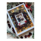 Verda Çerçeve 30x40 Cm Ledli İsimli Fotoğraf Bölümlü Tasarım Gül Kutusu Anı Çerçevesi! Ayna Çerçeve!