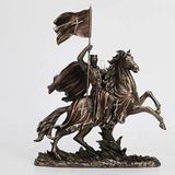 Veronese Design 14 3/4 İnç Ortaçağ Çağ Haçlı Seferleri Tapınak Şövalyesi At Holding Bayrak Antik Bronz Renk