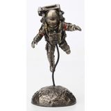 Veronese Design 6 1/8 İnç Sıfır G Astronot Ay İniş Reçine Heykeli Bronz Kaplama