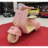Vespa 12 Volt Akülü Motor Pembe Renkli Tek Kişilik Motosiklet 30 kg Kapasite Kuru Akü