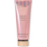 Victoria's Secret Velvet Petals Işıltılı Losyon 236 ml Kadınlar İçin Parlaklık ve Nemlendirme