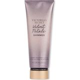 Victoria's Secret Velvet Petals Işıltılı Vücut Losyonu 236 ml Kadınlar İçin Şımartıcı Etki