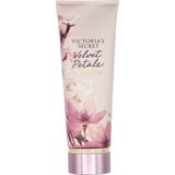Victoria's Secret Velvet Petals Vücut Losyonu Sıcak Vanilya Notalarıyla 236 ml Kadın Kullanıcılar İçin