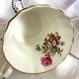 Vintage Porselen Çay Fincanı, Çiçek Desenli, Yeşil ve Altın Detaylı, Beyaz